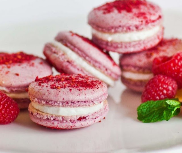 Raspberry Macarons With Lemon Buttercream Raspberry Macarons With Lemon Buttercream