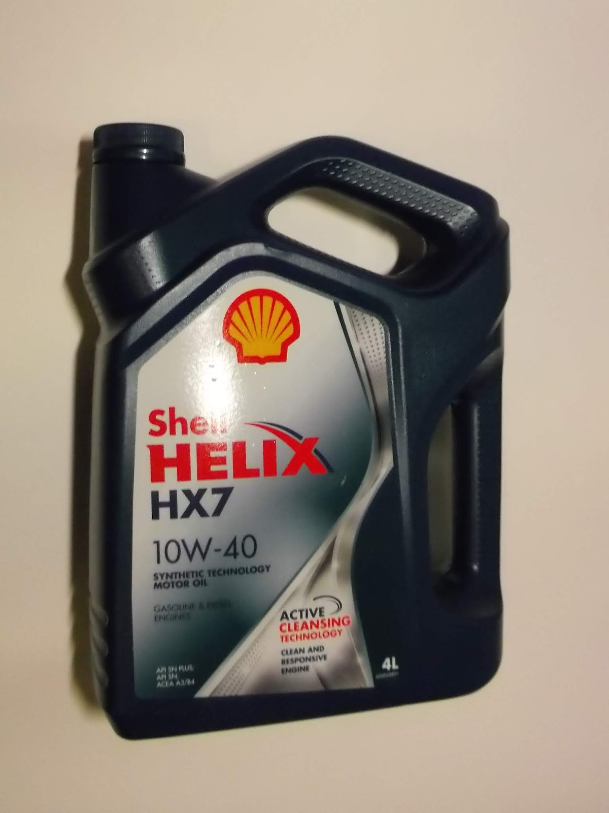 Масло helix отзывы. Масло Шелл 10w 40 полусинтетика. Моторное масло Шелл Хеликс 10w 40. Масло Shell Helix 10w-40 полусинтетика. Масло моторное 10w 40 полусинтетика Шелл Хеликс.