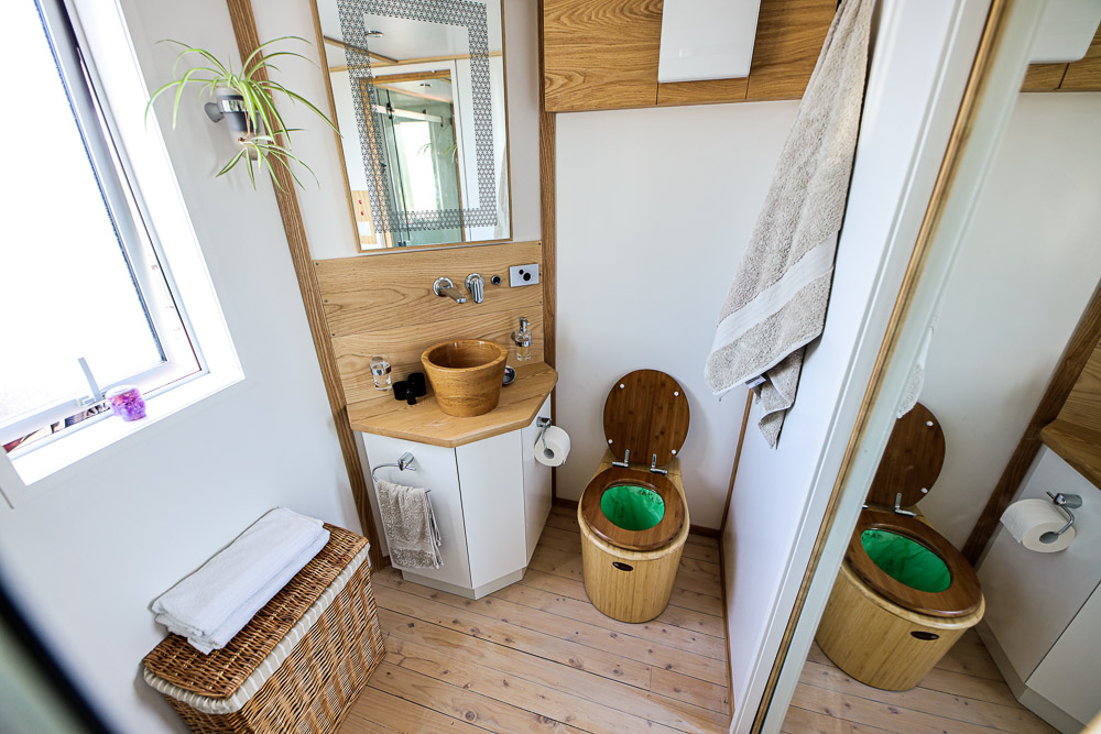 Tiny House Toilet Bathroom and Garden