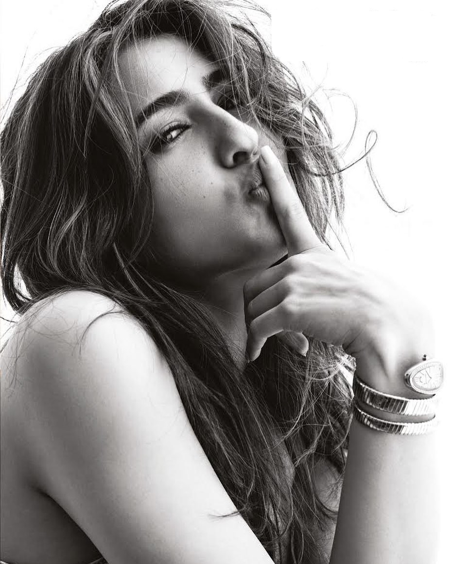 sara ali khan beautiful actress very very hot and sexy in shorts and gym wear clear hd quality photos are here