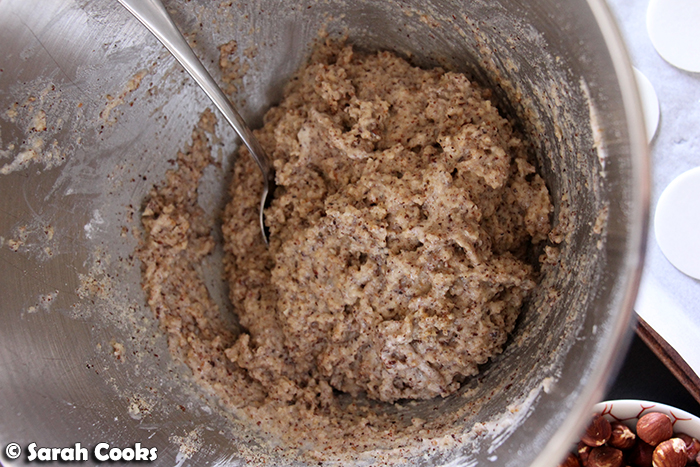 Sarah Cooks: Nußmakronen / Hazelnut Macaroons Sarah Cooks: Nußmakronen / Hazelnut Macaroons