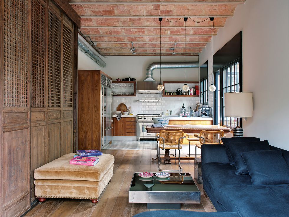 A loft with a factory look and vintage charm in Barcelona