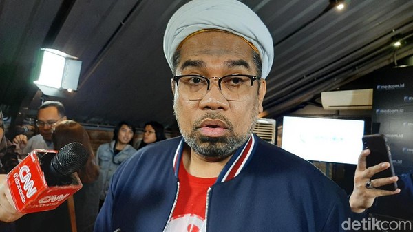 Fadli Zon Komentari Aksi Jokowi ke Natuna, Ngabalin: Pakai Otak yang Sehat Fadli Zon Komentari Aksi Jokowi ke Natuna, Ngabalin: Pakai Otak yang Sehat