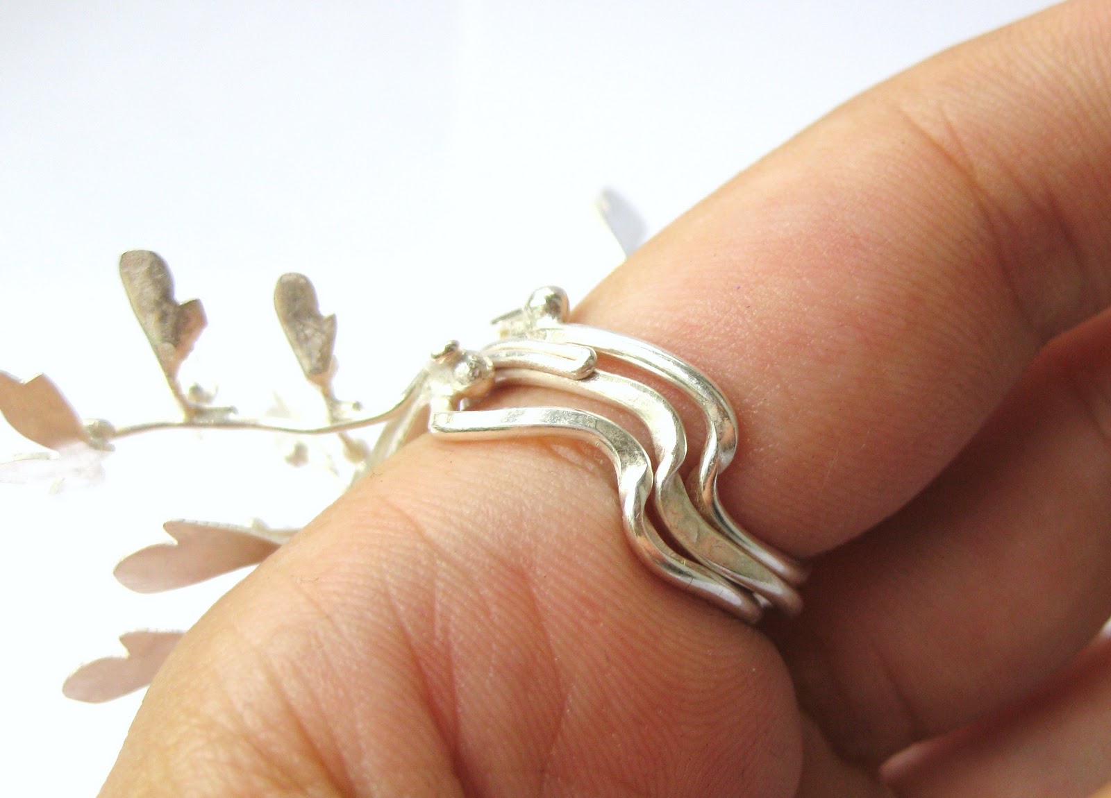 Flowering grass rings: interlocking set