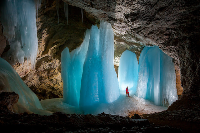 Mysterious largest ice cave in the world