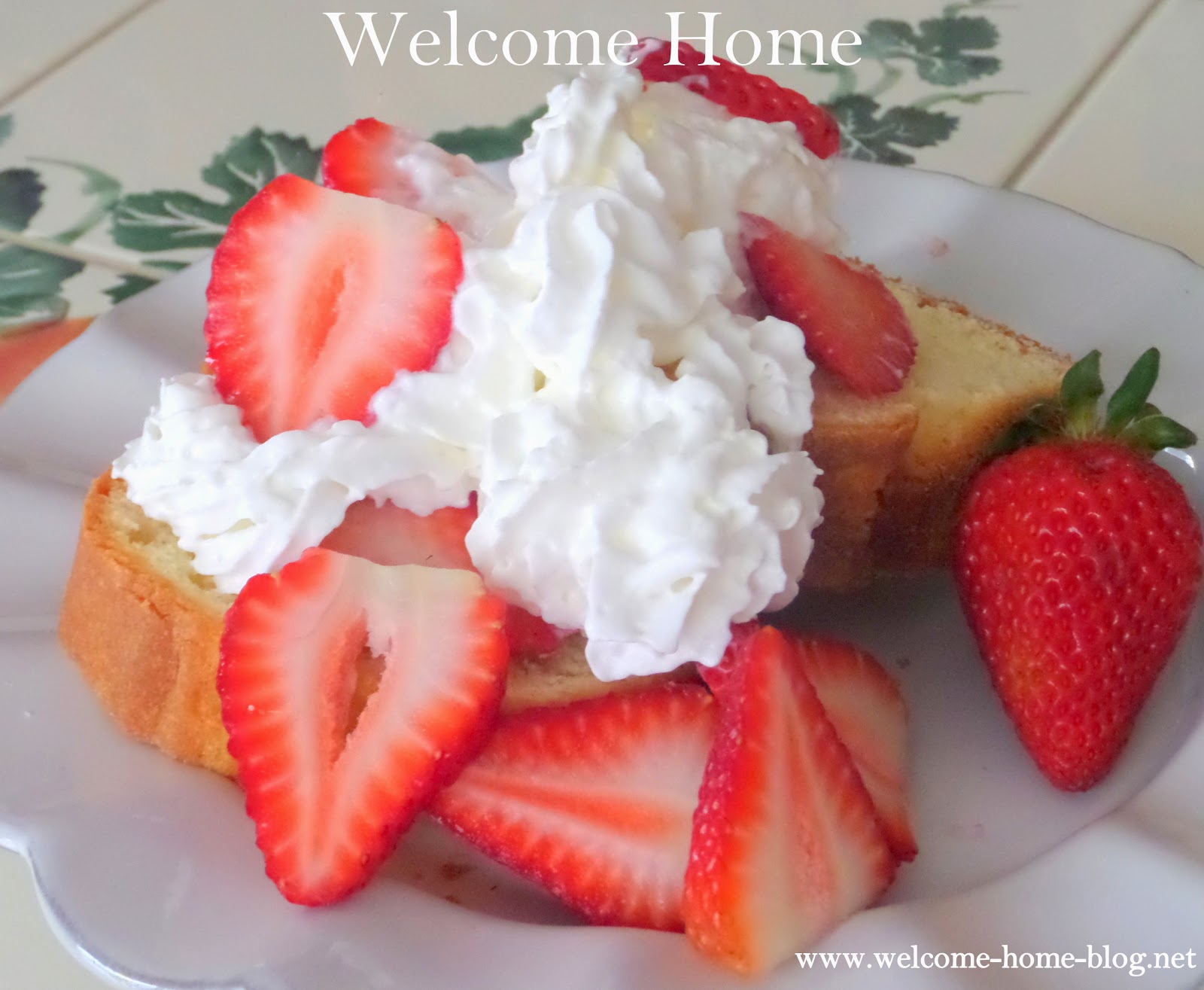 Home Blog Pound Cake with Whipped Cream and Strawberries