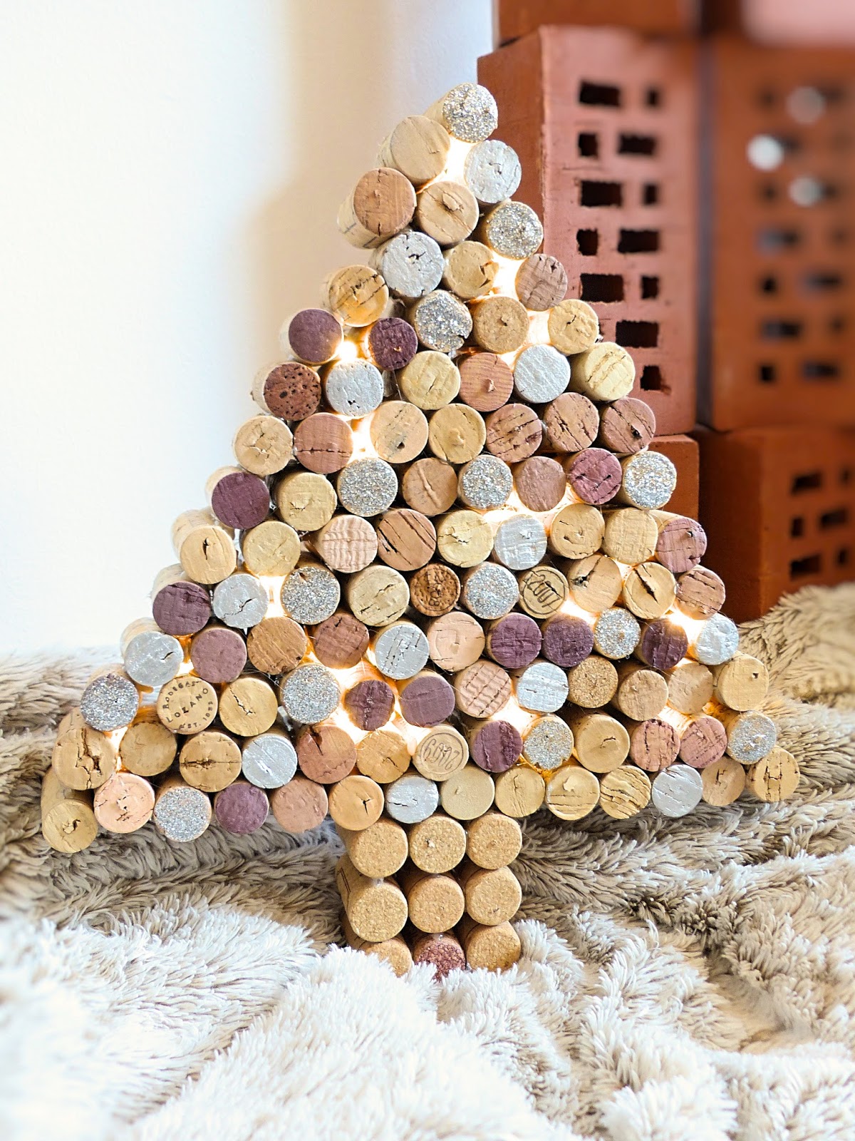 DIY : sapin de Noël en bouchons de liège | Jules Coton DIY : sapin de Noël en bouchons de liège | Jules Coton