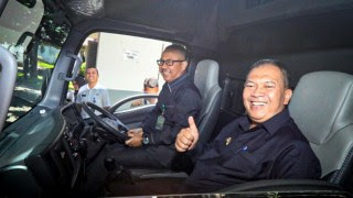 Pemkot Serahkan Bantuan Ambulans untuk PN Bandung
