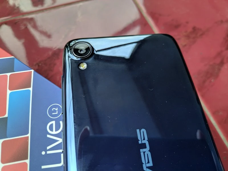 Desain Asus Zenfone Live L2