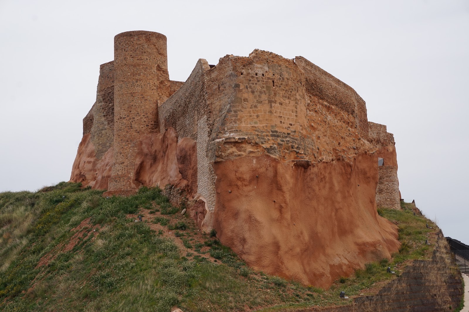 PIEDRAS, PIEDRECITAS Y PEDRAZAS Castillo de Arnedo 
