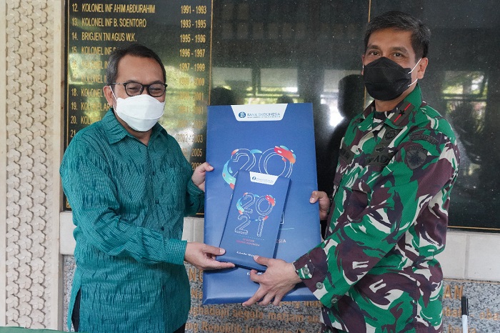 BI Bali Hibahkan Minibus untuk Pendistribusian Uang Korem Wira Satya