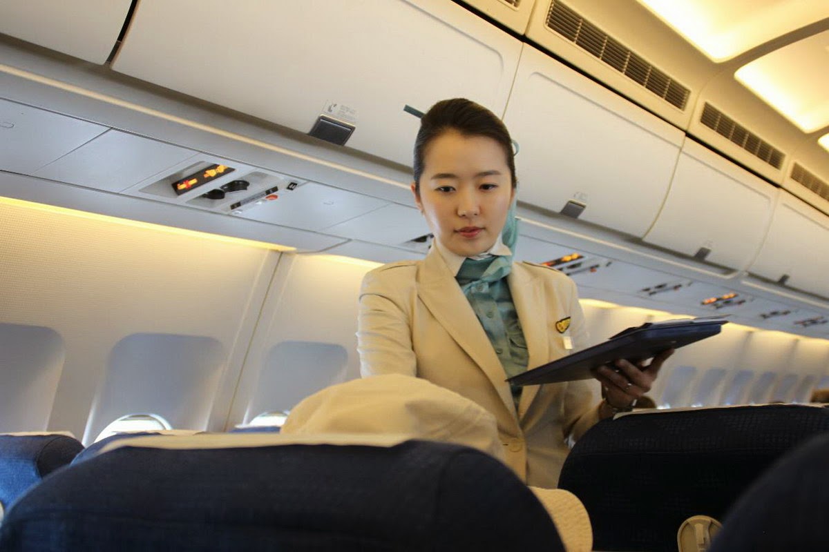 Pretty Air hostesses from Korean Air ~ World stewardess Crews