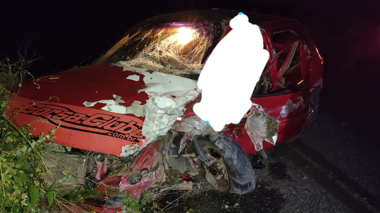 Acidente entre carro e caminhonete deixa um homem morto em Tabira