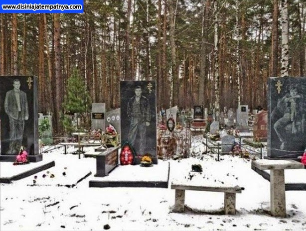 Gambar Nisan / Kuburan Unik di Rusia - Disini Aja Tempatnya