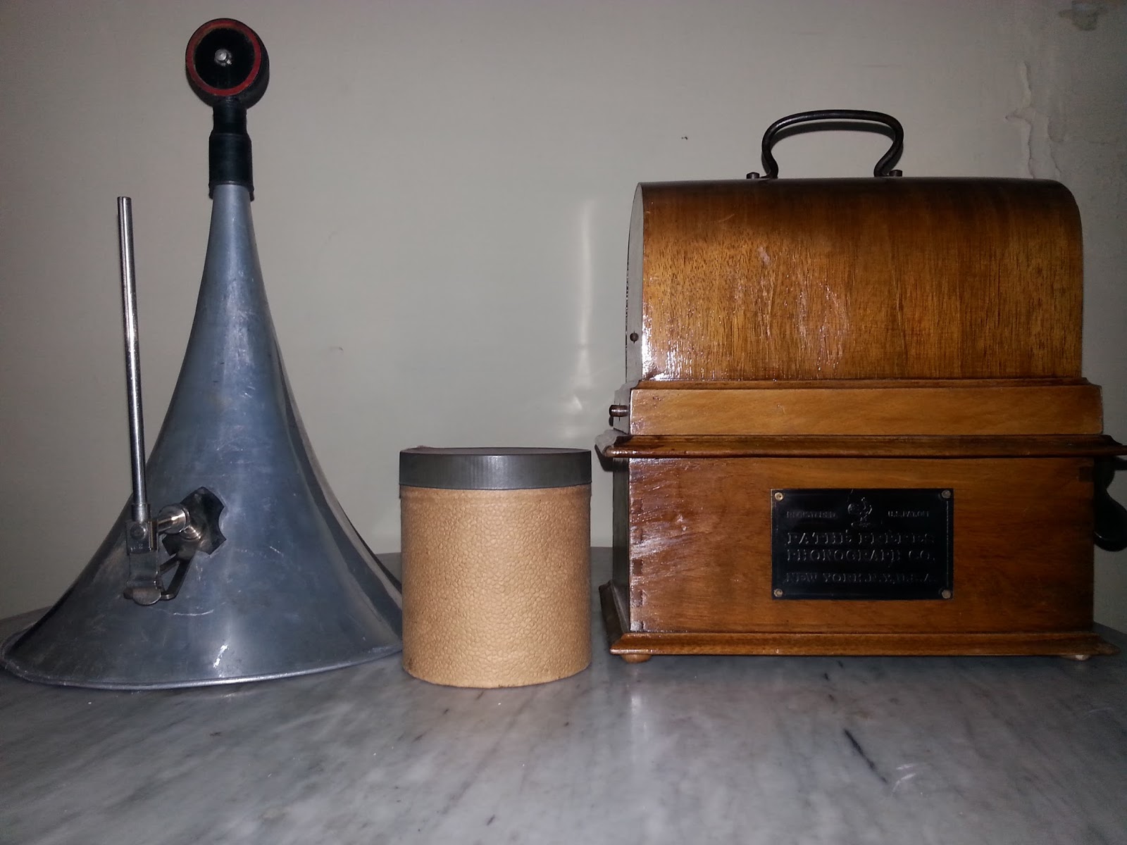 1878 — американский изобретатель томас эдисон запатентовал фонограф. фонограф 1925. чайковский фонограф. томас алва эдисон телеграф. фонограф эдисона 19 век.