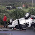 Barreiras: Carro capota na BR 242
