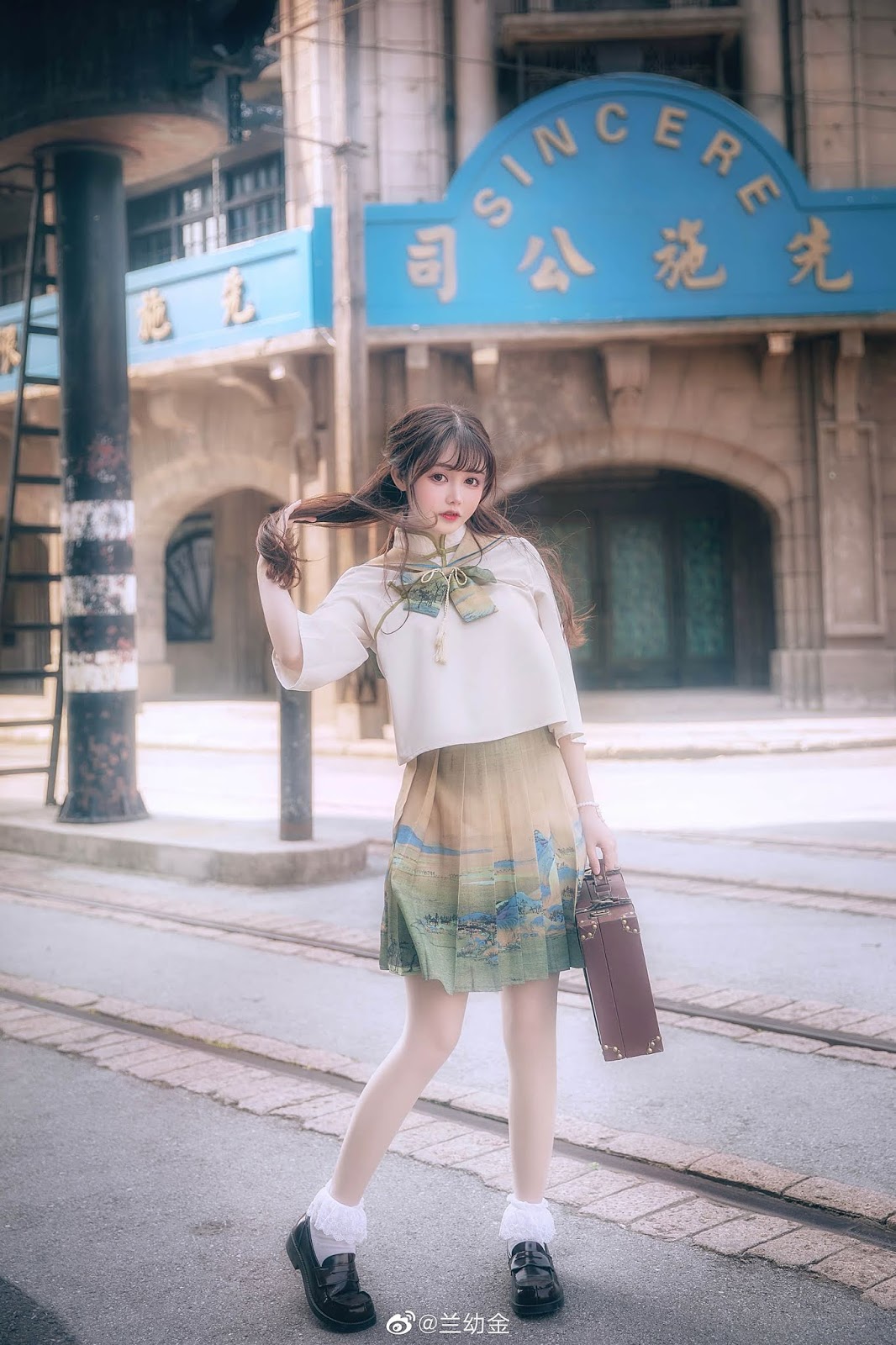 Chinese Cute Model - Cute Passenger - TruePic.net