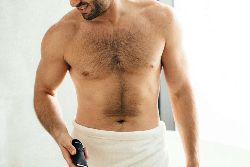 Men who have chest hair, know what are their peculiarities and defects