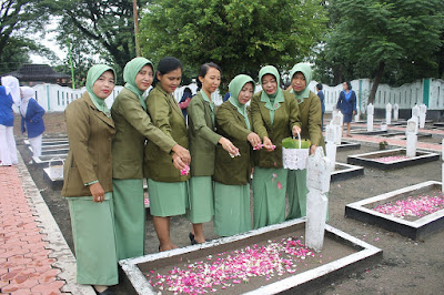 ZIARAH DALAM RANGKA HARI IBU YANG KE.89