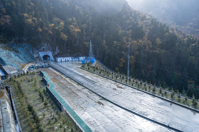 The Chinese New Highway to the Indian Border