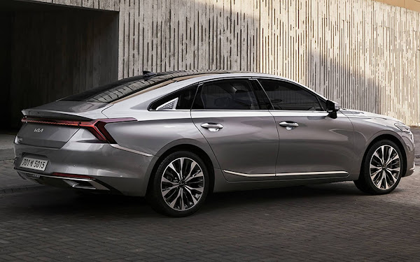 Novo Kia K8: sucessor do Cadenza inaugura novo logo da marca