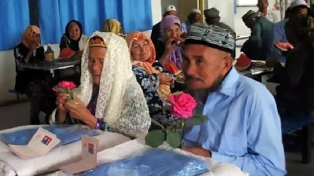 Puluhan Tahun Membujang, Kakek Berumur 71 Tahun Ini Akhirnya Nikahi Nenek Berusia 114 Tahun