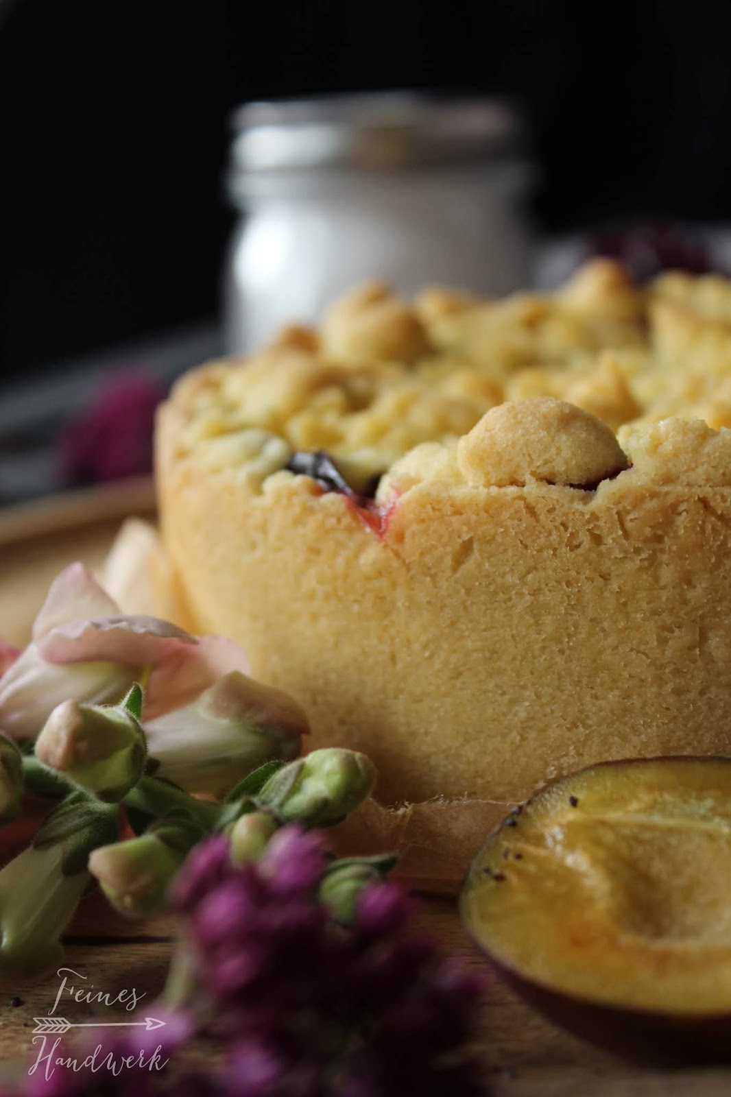 Feines Handwerk: Saftiger Mohn-Streuselkuchen mit Zwetschgen - ein Hoch ... Feines Handwerk: Saftiger Mohn-Streuselkuchen mit Zwetschgen - ein Hoch ...