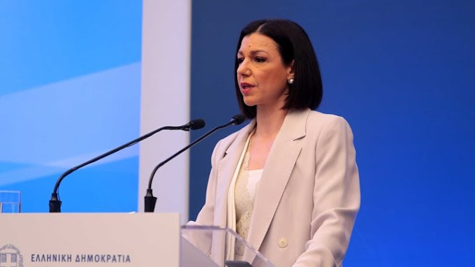 Γλέντι στο Twitter με παλιές αναρτήσεις της Πελώνη - Η απάντησή της και το επικό σχόλιο του Τσακαλώτου σε tweet του 2015