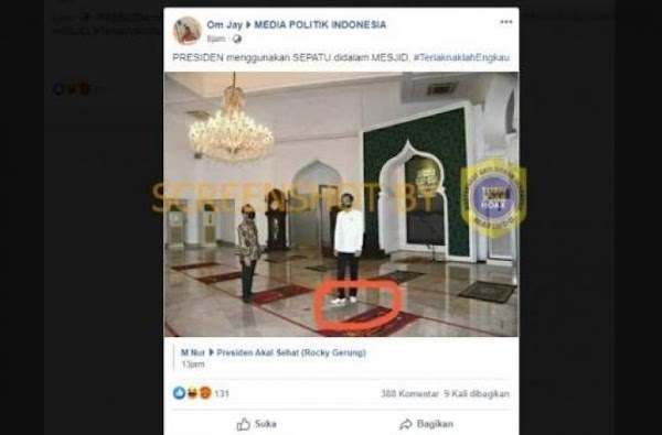 [CEK FAKTA] Jokowi Pakai Sepatu Saat Masuk Masjid?