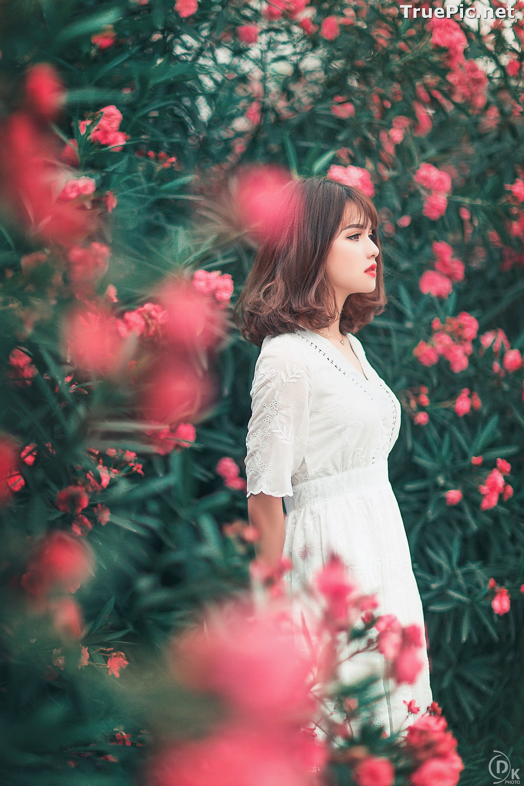 Image Vietnamese Model - Young Pretty Girl in White Dress and Flower Fence - TruePic.net - Picture-9