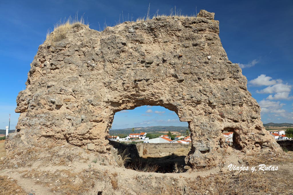 Restos de paredones de Juromenha