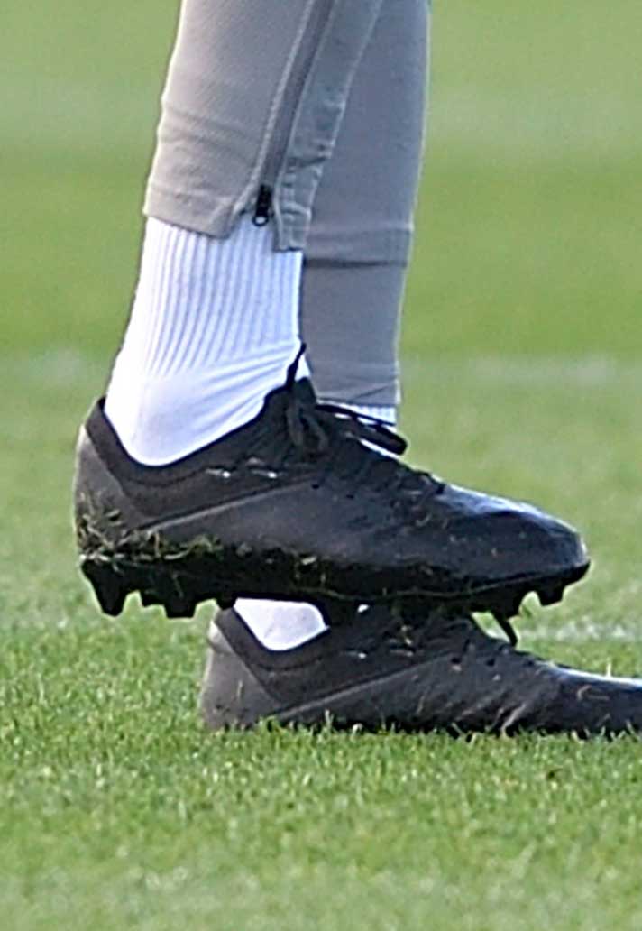 CalvertLewin Wears "Possibly Smallest Shin Pads In Football" Premier