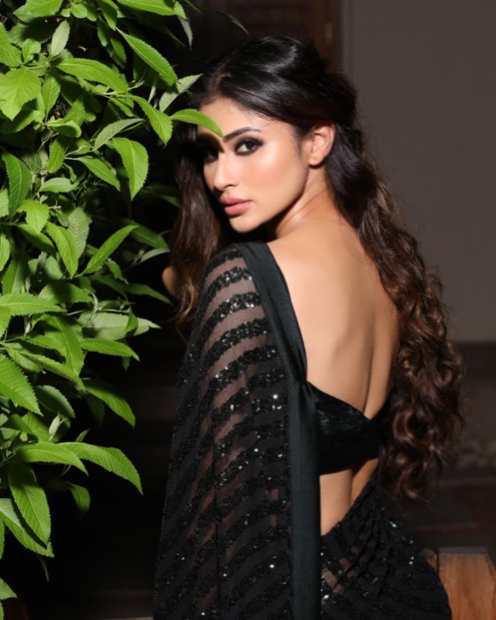 Mouni roy pic