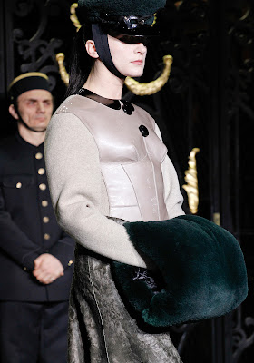 addicted2glamour: Louis Vuitton Fall 2011 PFW