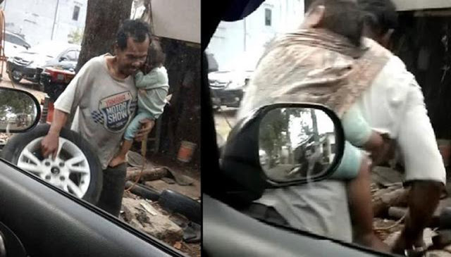 Istrinya Meninggal Dunia, Tukang Tambal Ban ini Kerja Sambil Gendong Anak