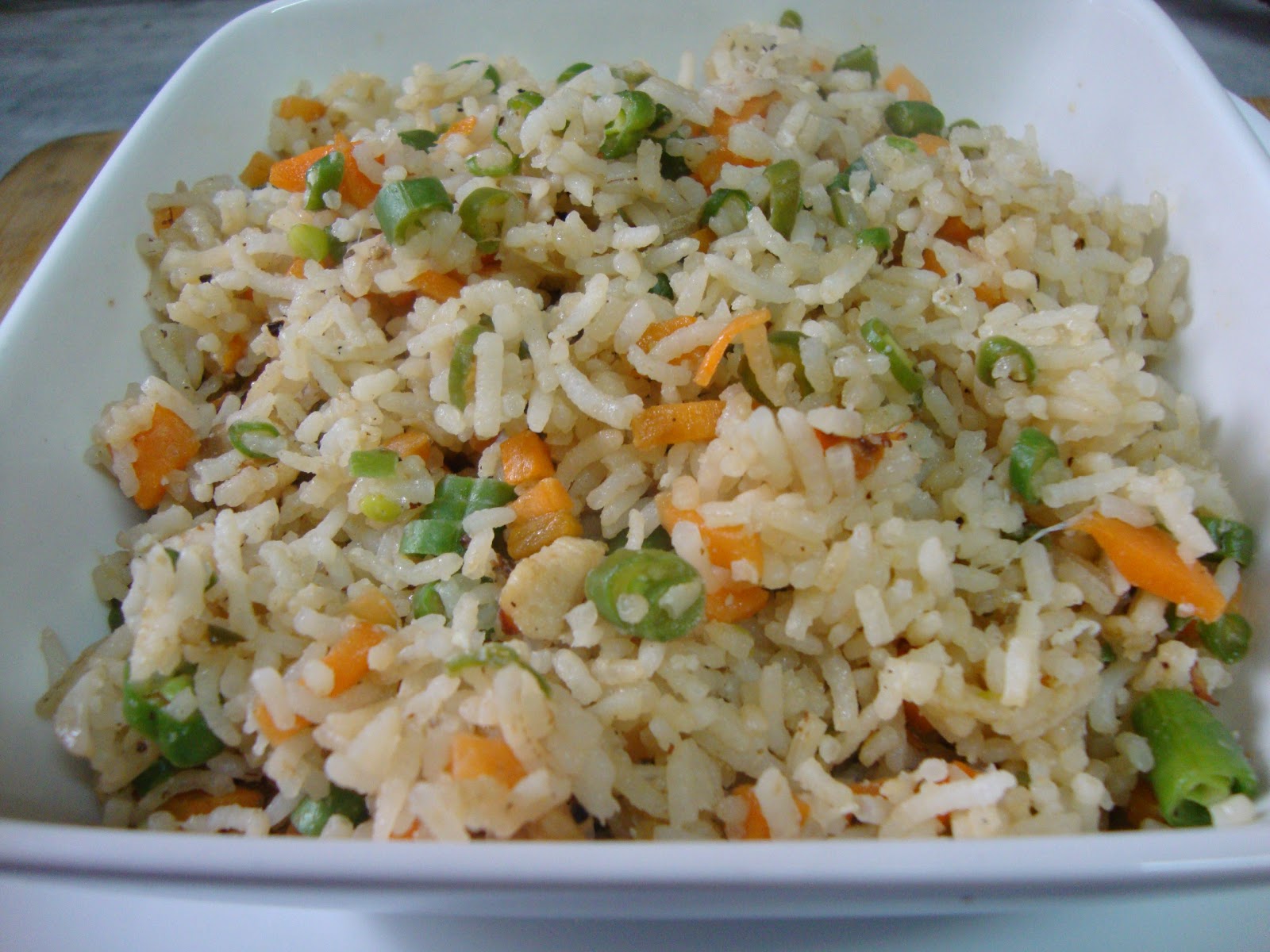 Рецепт вкусного риса с овощами. Рис на гарнир вкусно. Вкусный гарнир из риса. Гарнир из вареного риса. Вкусный рис с овощами.