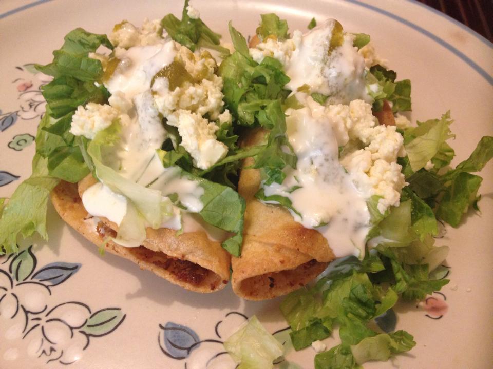 TACOS DORADOS DE PAPA Y CHORIZO COMIDA DE PETRY
