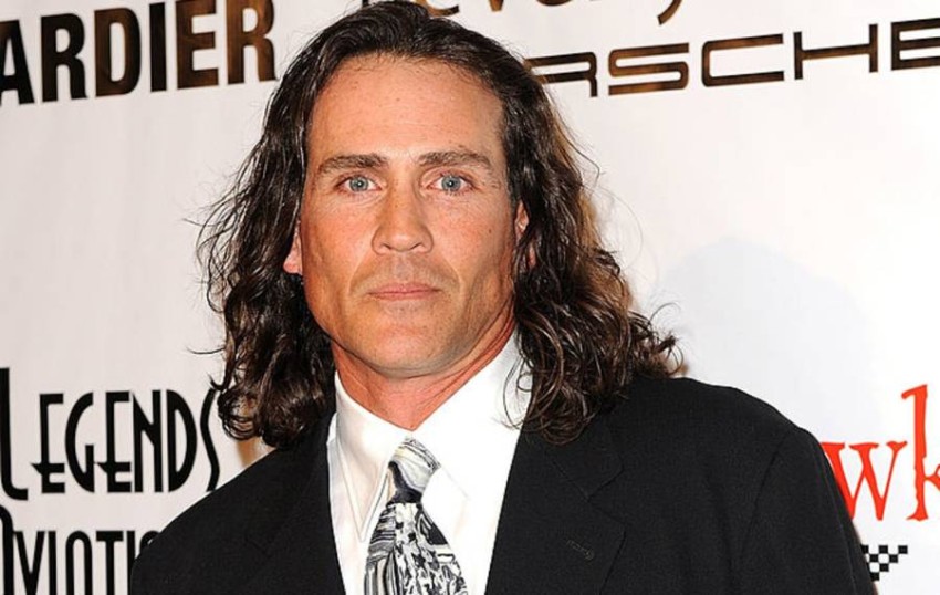 Joe Lara dies of the role of "Tarzan" in a plane crash The actor in the "Tarzan" series, Joe Lara, was among seven people who crashed into a small private plane in the US state of Tennessee, and rescue services on Sunday ruled out any hope of finding survivors.