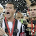 Revelados no Paulista, Victor e Réver testam positivo para covid-19 no Atlético Mineiro