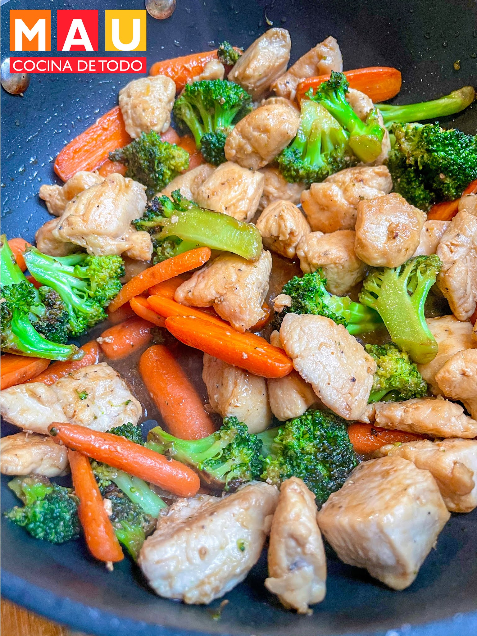 Stir Fry de Pollo con Brócoli y Zanahoria - Mau Cocina de todo