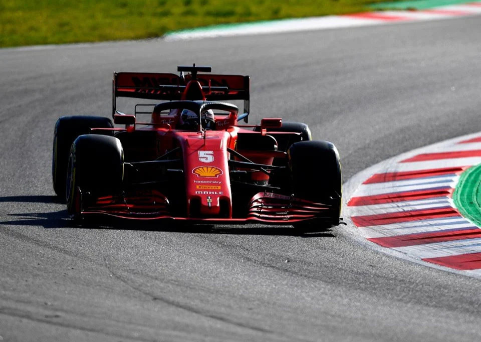 Sebastian Vettel con la Ferrari nei test di Barcellona 2020