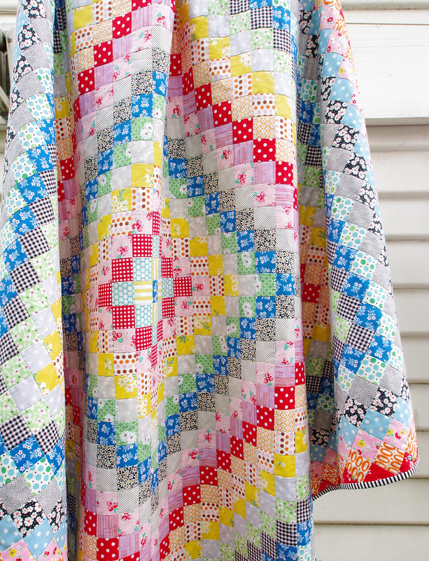 A Hand Pieced Trip Around the World Quilt | © Red Pepper Quilts 2020