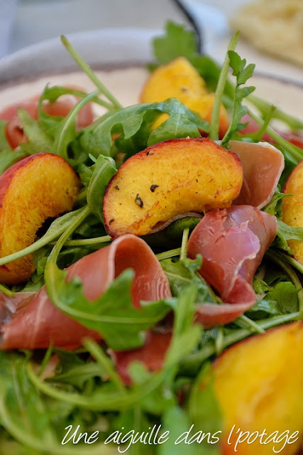 Salade aux pêches et jambon cru, à la fleur d'oranger, d'Ottolenghi