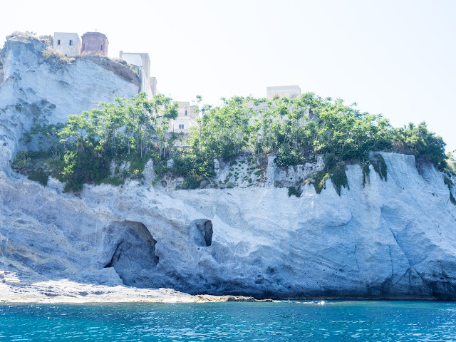 Punta della Madonna, cimitero, Ponza @Valeriaderiso Punta della Madonna, cimitero, Ponza @Valeriaderiso