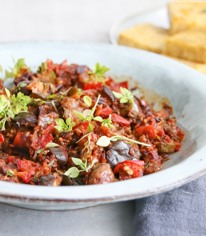 Sizilianische Caponata mit Polentaschnitten