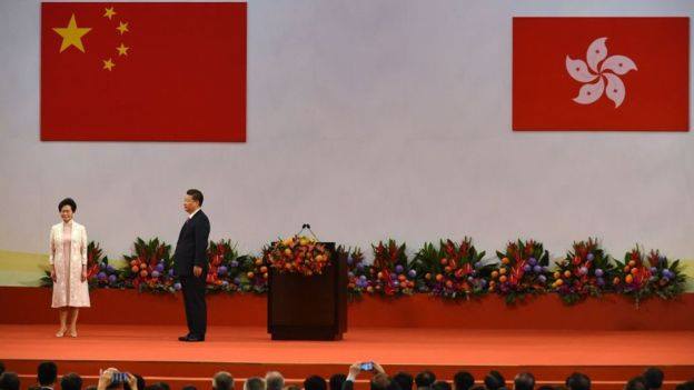 Chủ tịch Trung Quốc Tập Cận Bình trong lễ nhậm chức lãnh đạo Hong Kong của bà hồi 2017