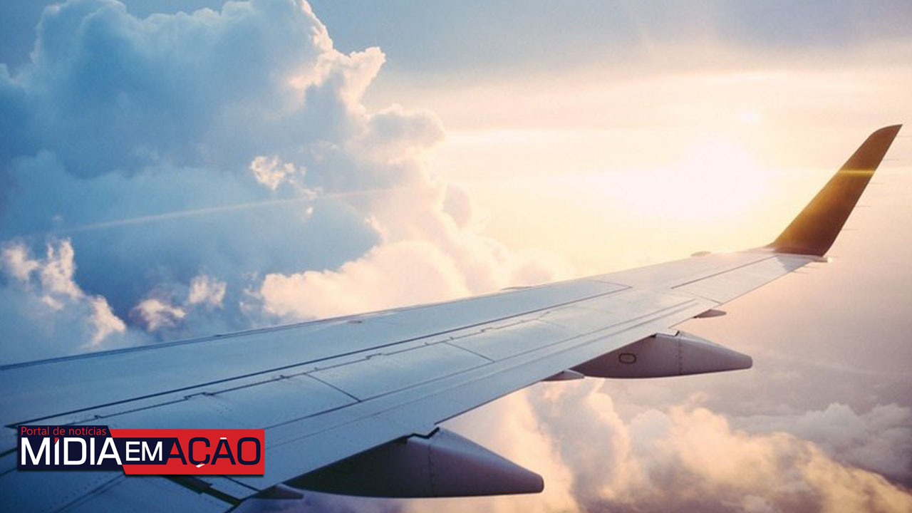 EUA: Idosa é presa após viajar 19 anos de graça escondida em aviões