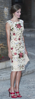 Robe Juan Duyos / sandales Magrit / pochette Magrit
