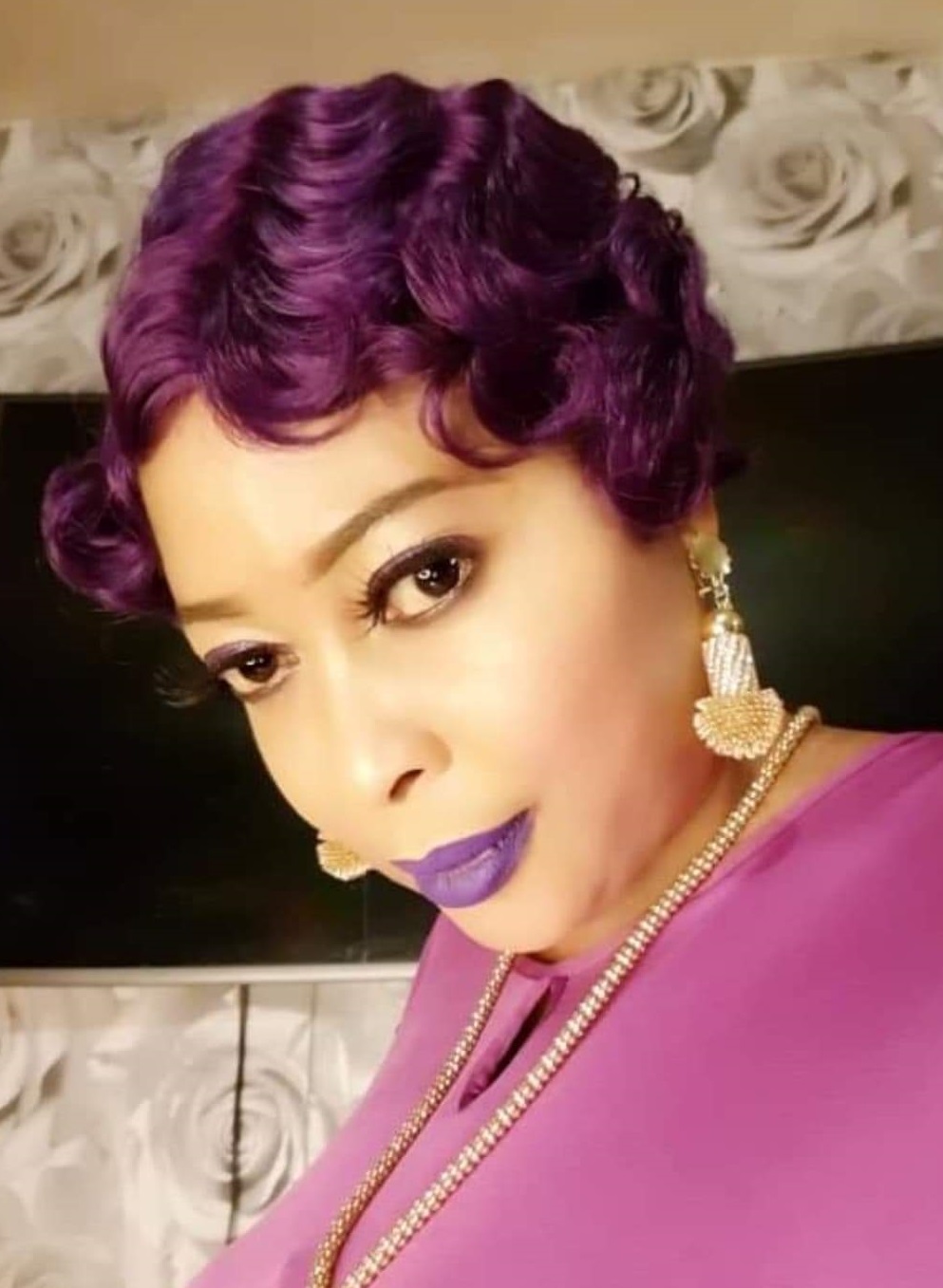 Why Yeye Oge Toh Glamorous is Popular in London