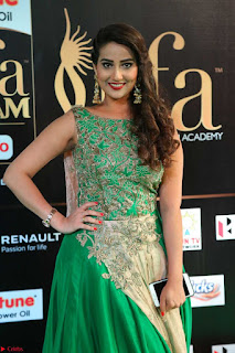 Manjusha in Beautiful Sleeveless Green Anarkali dress at IIFA Utsavam Awards 003